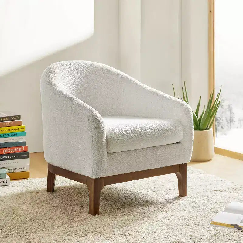 Poltrona Bouclé con Gambe in Legno Massello