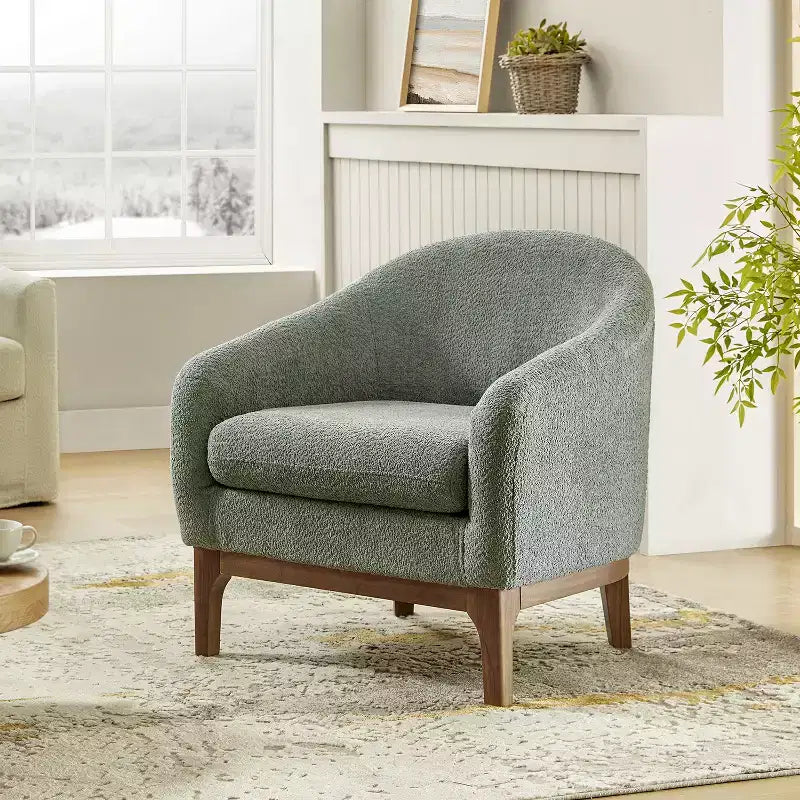 Poltrona Bouclé con Gambe in Legno Massello