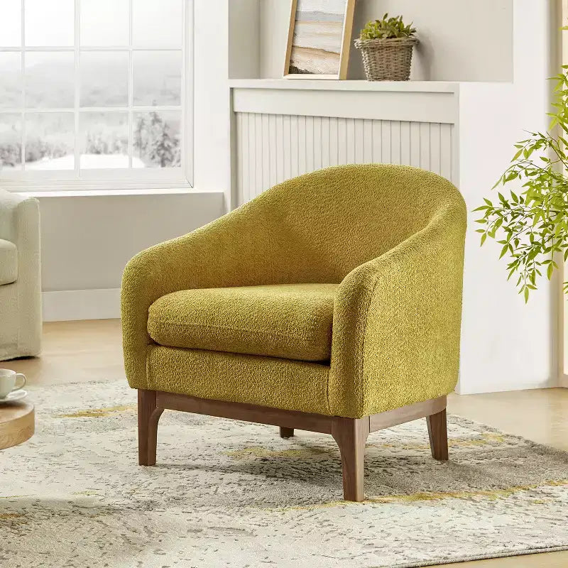 Poltrona Bouclé con Gambe in Legno Massello