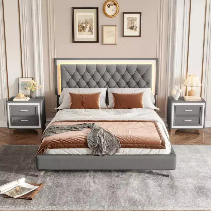 Letto imbottito con piattaforma Queen Size e due comodini