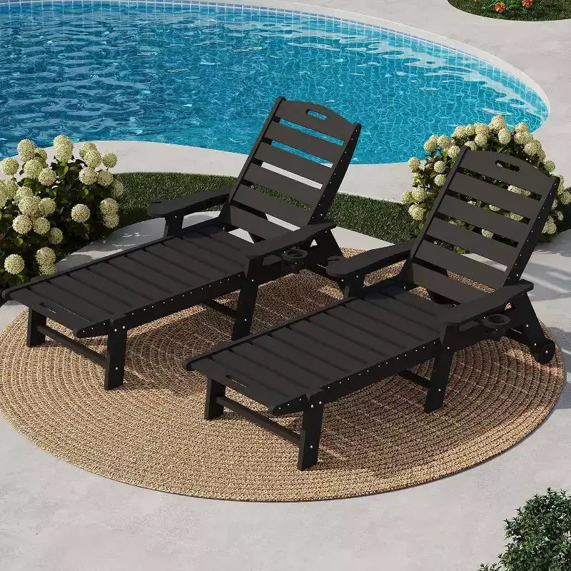 Sedia a Sdraio da Esterno a 5 Posizioni, Chaise Longue da Esterno in HDPE con Portabicchieri, Sedia a Sdraio da Piscina in Resina con Ruote